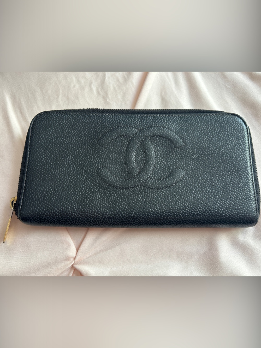 EUC Vintage Chanel Caviar Zip around wallet w/COA